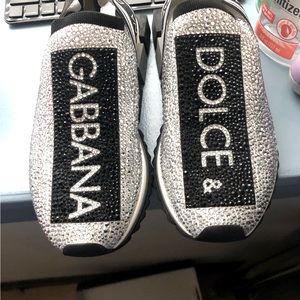 Worn once size 4 usa I’m selling for 800$ or best offer